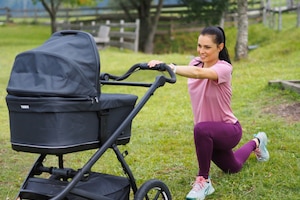 Anna Veith trainiert mit Kinderwagen