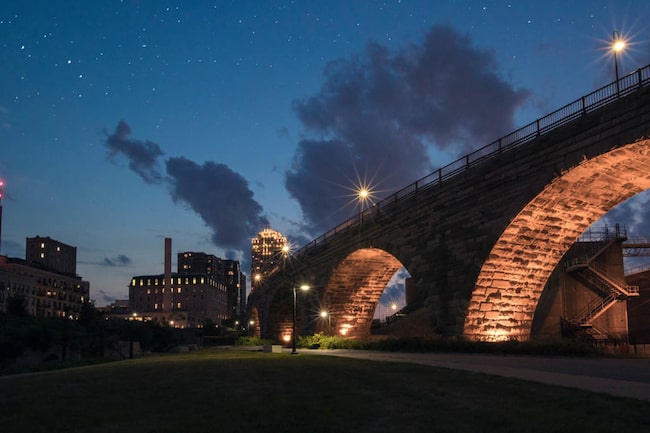 Brücke bei Nacht, Aktivitäten in Wien, Sightseeing, Sehenswürdigkeiten