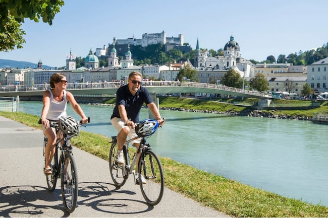 Radfahren im Sommer an der Salzach