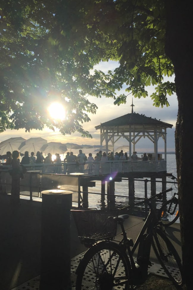 Sightseeing in Bregenz: Fischersteg am Bodensee bei Sonnenuntergang