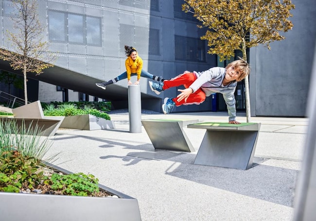 Parkour, Frau, Junge, Bank, Säule