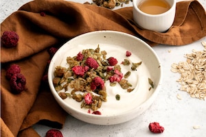 Matcha Granola mit Joghurt