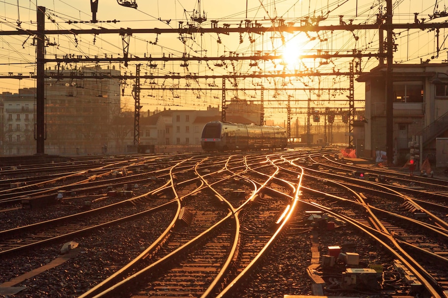 Bahnhof, Gleise, Verschub, Zug, Lock, Wohnhäuser, Sonnenuntergang