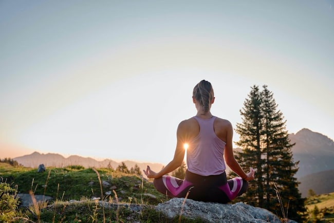 Yoga, Berg, Urlaub in den Bergen, Sonnenuntergang, Sommer