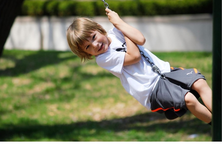 Junge, Schaukeln, Spielplatz