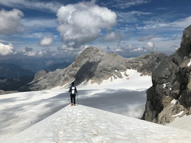 Dachstein Gletscher, Frau, Ski, Eis, Wolken, Himmel, Urlaub in den Bergen