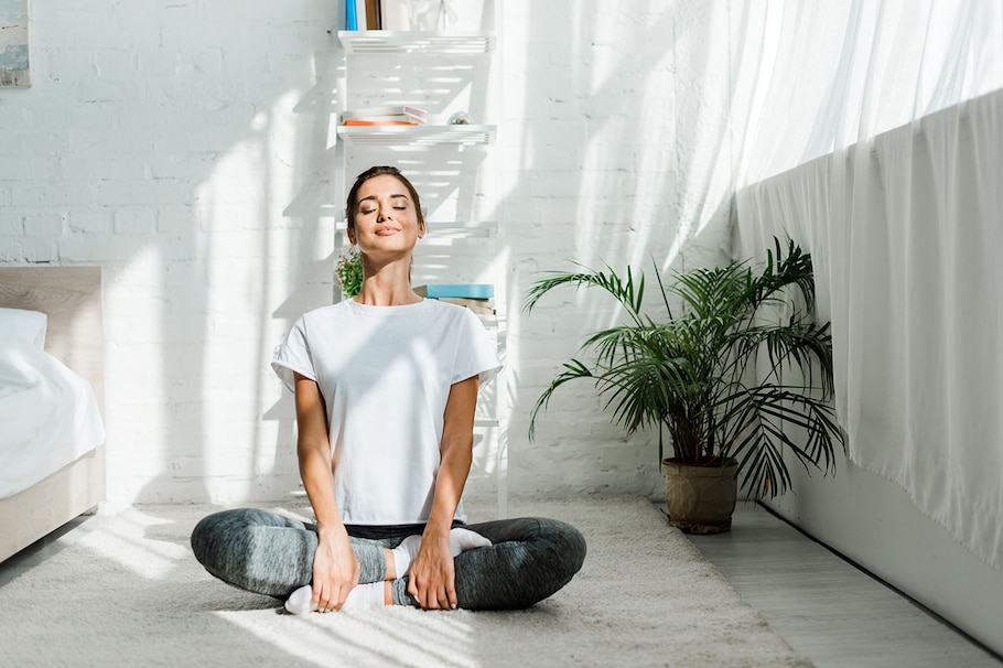 Frau beim Entspannen Yoga