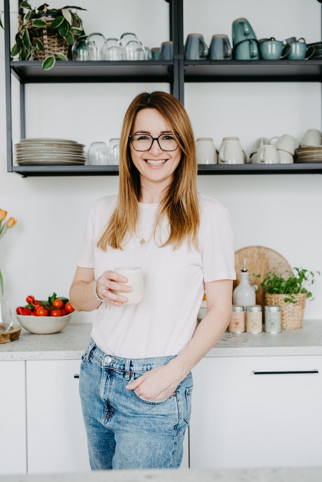 Food Bloggerin, Frau mit Kaffee