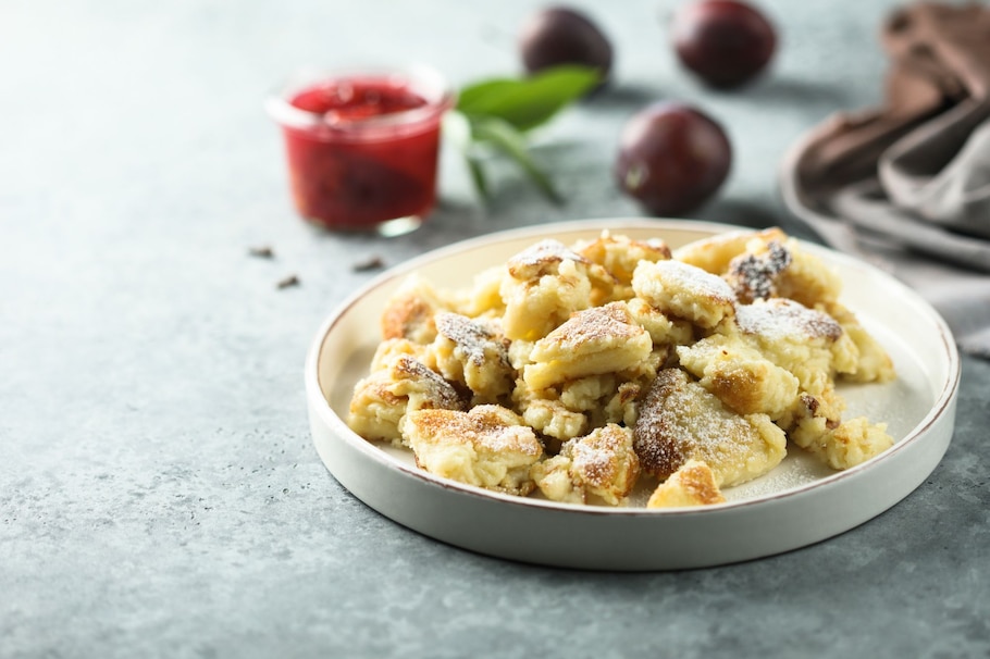 Low-Carb Kaiserschmarren, Fruchtsauce, Kaiserschmarren, Teller, Rezept, Süßspeise, carpe diem